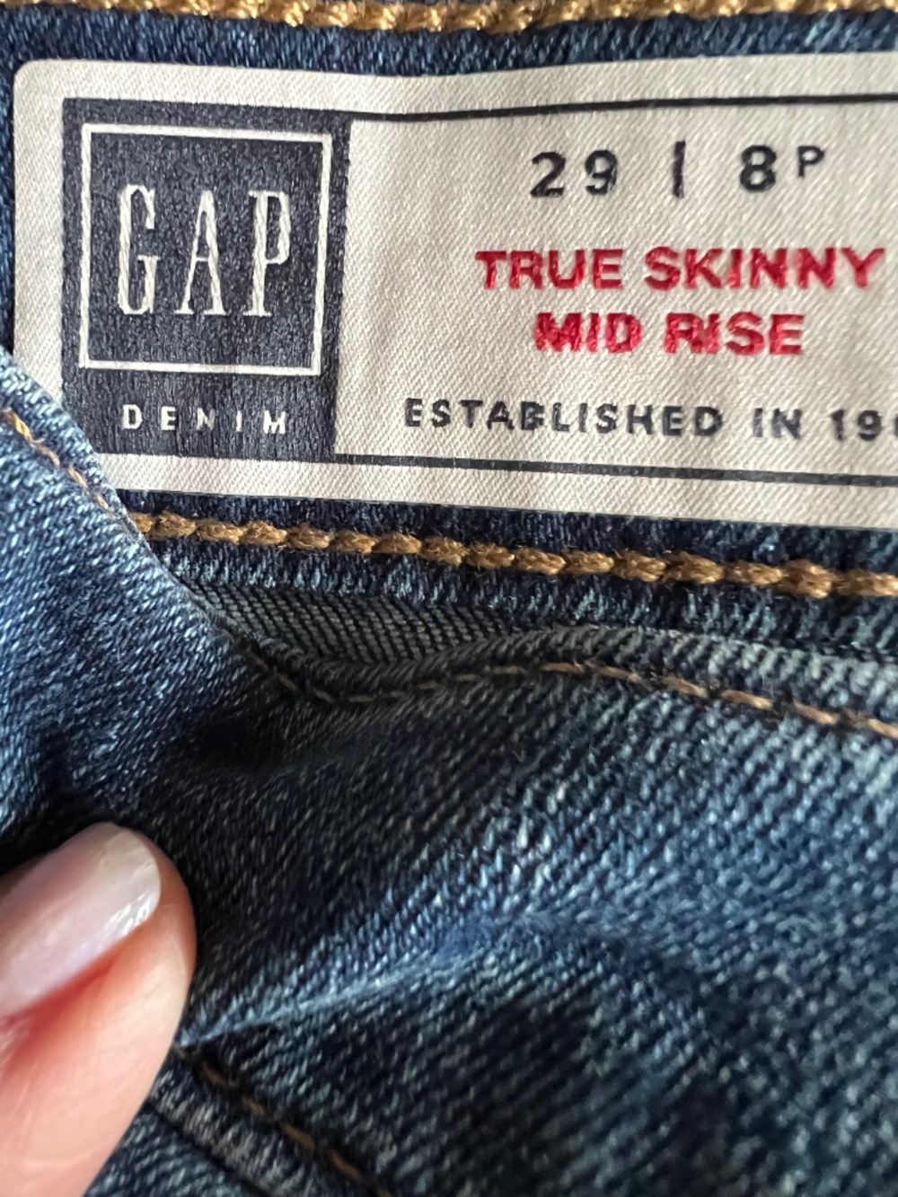 Gap mid rise True Skinny 29P